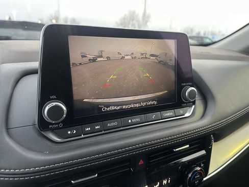 Used 2022 Nissan Rogue SV w/ SV Premium Package image 37