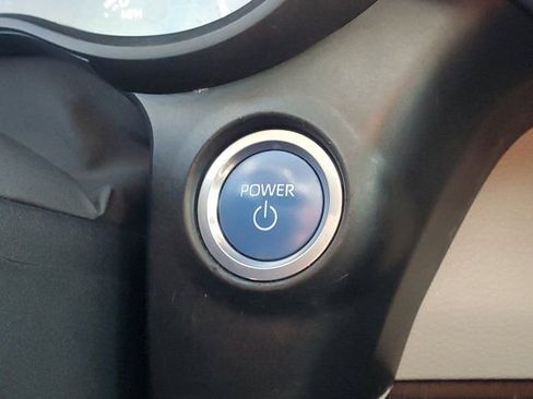 Used 2023 Toyota Sienna XLE FWD image 32