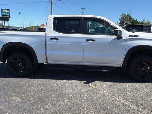 Used 2024 Chevrolet Silverado 1500 LT Trail Boss w/ LT Trail Boss Premium Package AWD/4WD image 4