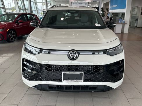 New 2026 Volkswagen Tiguan SE R-Line FWD image 3