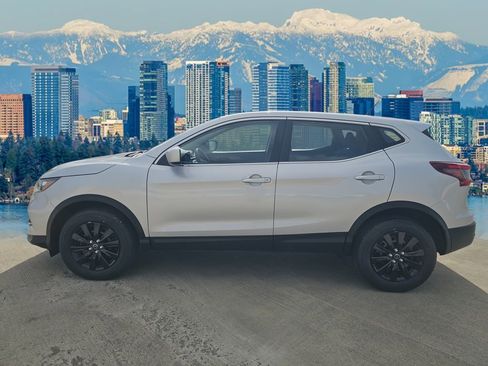 Used 2020 Nissan Rogue Sport S image 4