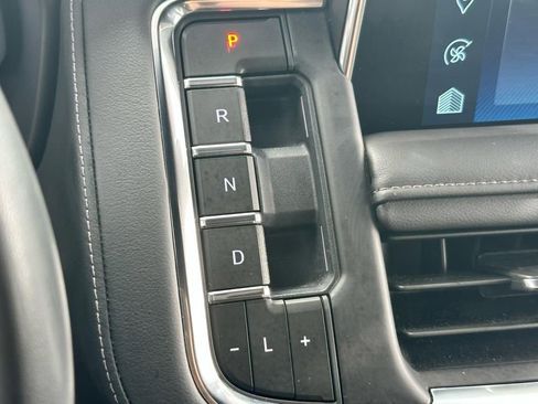 Used 2023 Chevrolet Tahoe Z71 w/ Luxury Package image 17