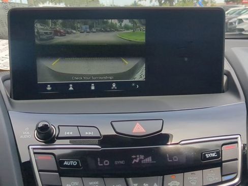 Used 2025 Acura RDX SH-AWD image 18