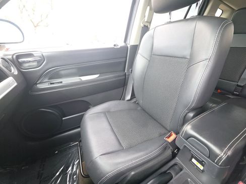 Used 2014 Jeep Compass Latitude image 23