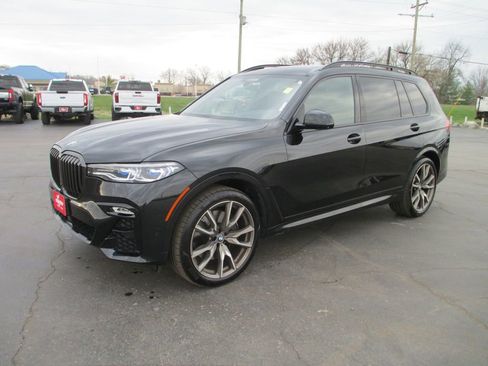 Used 2022 BMW X7 M50i w/ Dynamic Handling Package image 13