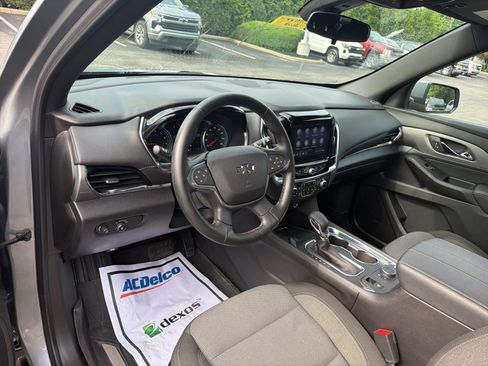 Used 2023 Chevrolet Traverse LT FWD image 10