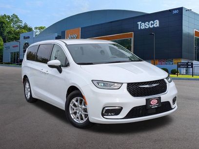 Used 2023 Chrysler Pacifica Touring-L