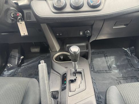 Used 2017 Toyota RAV4 LE AWD/4WD image 11