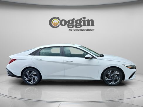New 2026 Hyundai Elantra Limited FWD image 6