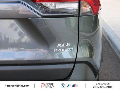 Used 2023 Toyota RAV4 XLE Premium image 10