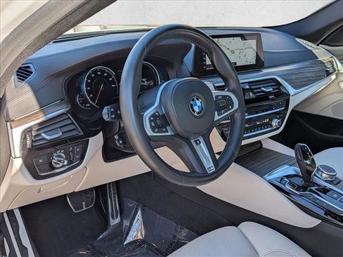 Used 2018 BMW 530e xDrive image 10