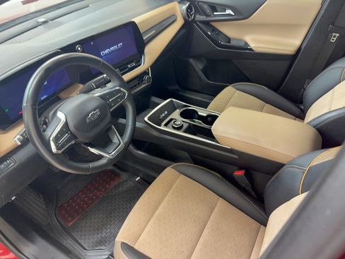 Used 2025 Chevrolet Equinox ACTIV w/ Safety and Technology Package AWD/4WD image 4