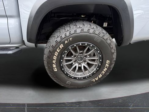 Used 2021 Toyota Tacoma SR5 w/ Trail Edition AWD/4WD image 11