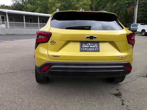 Used 2024 Chevrolet Trax RS w/ Sunroof Package image 19