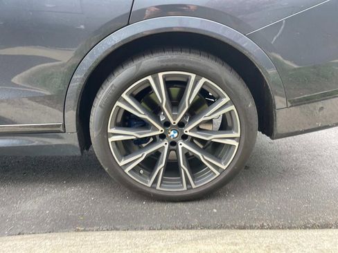 Used 2021 BMW X7 M50i image 9