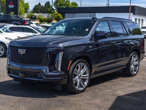 Used 2025 Cadillac Escalade Sport Platinum w/ LPO, Floor Liner Package AWD/4WD image 4