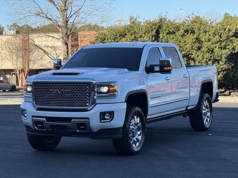 Used 2017 GMC Sierra 2500 Denali w/ Duramax Plus Package image 3