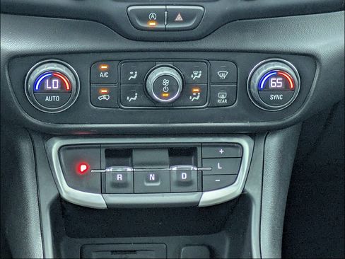 Used 2022 GMC Terrain SLT w/ Tech Package FWD image 19