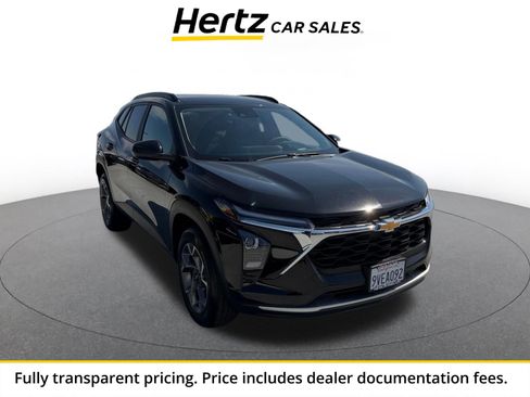 Used 2025 Chevrolet Trax LT FWD image 1
