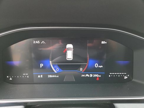 Used 2025 Volkswagen Jetta SE FWD image 2