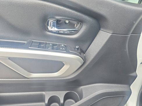 Used 2017 Nissan Titan SV image 19