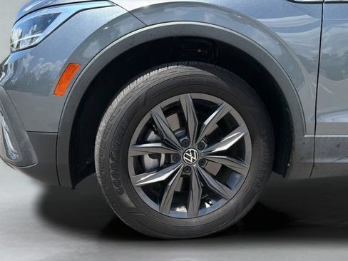 Certified 2022 Volkswagen Tiguan SE FWD image 37
