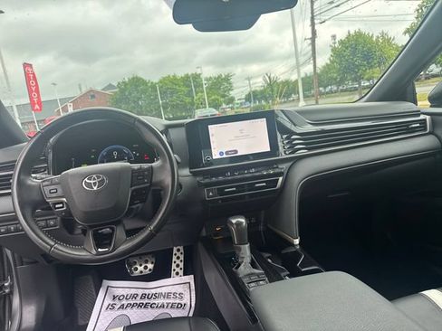 Used 2025 Toyota Camry SE FWD image 15