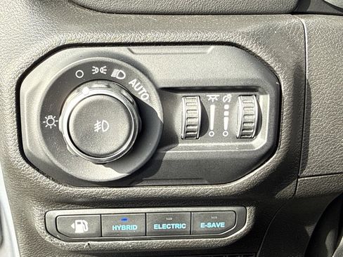 Used 2022 Jeep Wrangler Unlimited Sahara w/ Cold Weather Group image 31