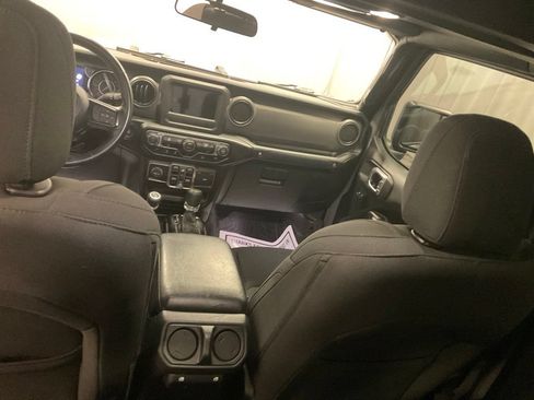 Used 2022 Jeep Gladiator Sport AWD/4WD image 16
