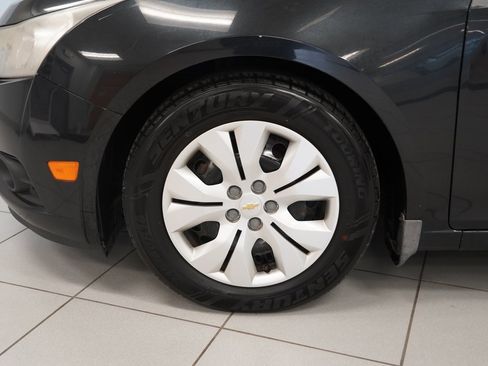 Used 2012 Chevrolet Cruze LS image 18