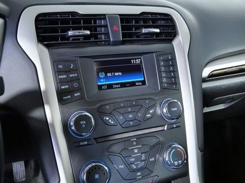 Used 2015 Ford Fusion SE w/ Equipment Group 202A image 19