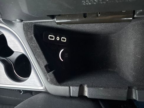 Used 2018 Dodge Challenger SXT image 30