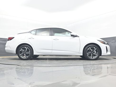 Used 2025 Nissan Sentra SV FWD image 28