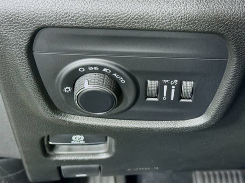 Used 2023 Jeep Grand Cherokee Altitude AWD/4WD image 20