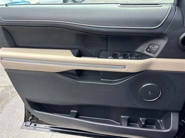 Used 2024 Ford Expedition Limited RWD image 11