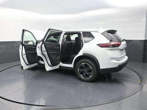 Used 2024 Nissan Rogue SV FWD image 43