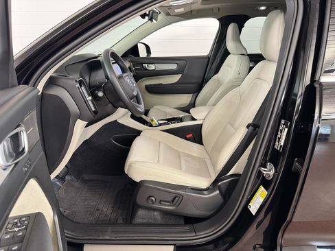 Used 2024 Volvo XC40 B5 Ultimate w/ Climate Package image 13