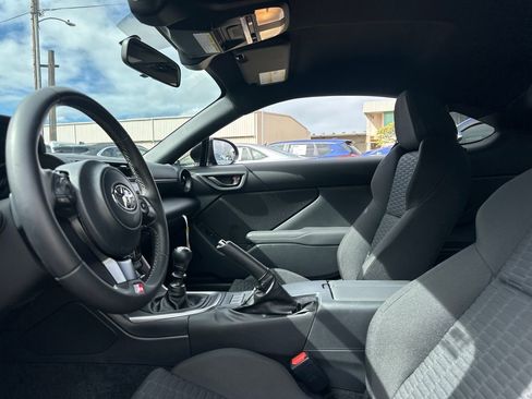 Used 2025 Toyota GR86 image 12