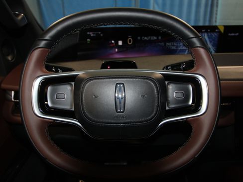New 2026 Lincoln Navigator Reserve AWD/4WD image 9