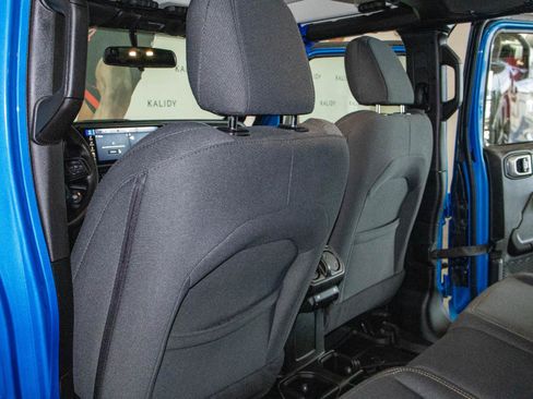 Used 2025 Jeep Gladiator Nighthawk image 9