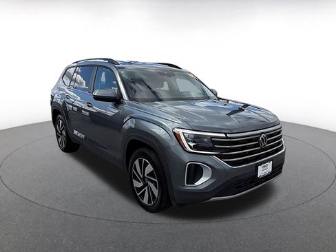 Used 2024 Volkswagen Atlas SE image 1