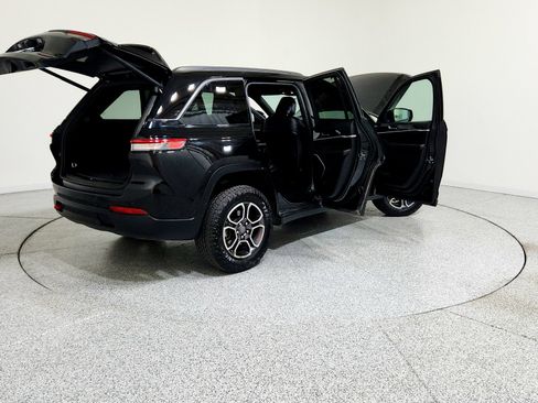 Used 2022 Jeep Grand Cherokee Trailhawk w/ Luxury Tech Group III image 6