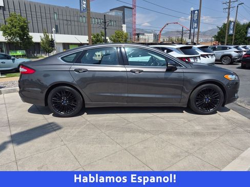 Used 2016 Ford Fusion SE w/ Equipment Group 202A FWD image 2