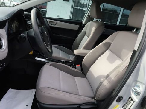 Used 2017 Toyota Corolla LE image 5