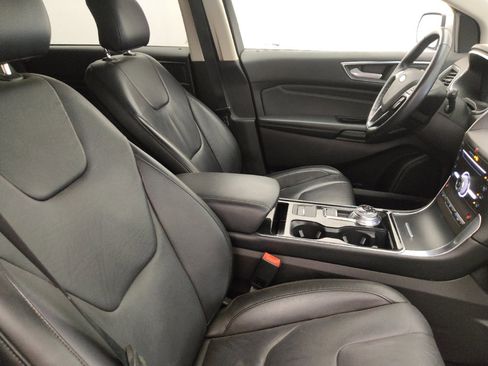Used 2019 Ford Edge Titanium image 21