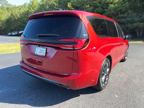 New 2026 Chrysler Pacifica Select FWD image 7