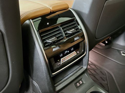 Used 2024 BMW X7 xDrive40i w/ M Sport Package image 27