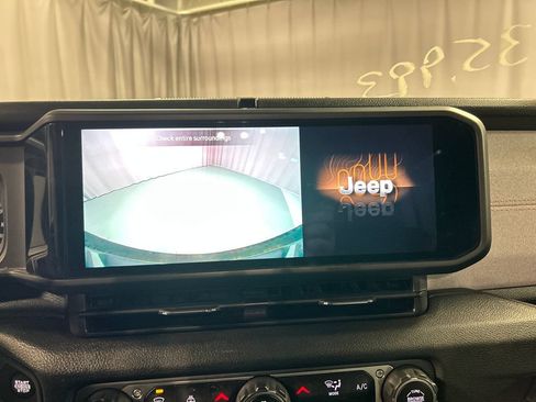 Used 2024 Jeep Wrangler Unlimited Sport AWD/4WD image 18