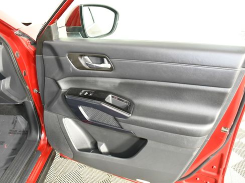 Used 2022 Nissan Pathfinder SV image 38