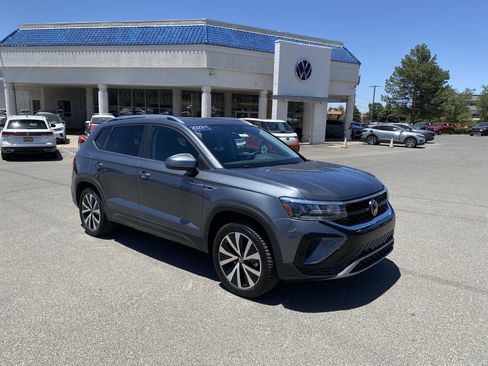 Certified 2023 Volkswagen Taos SE w/ Panoramic Sunroof Package AWD/4WD image 48